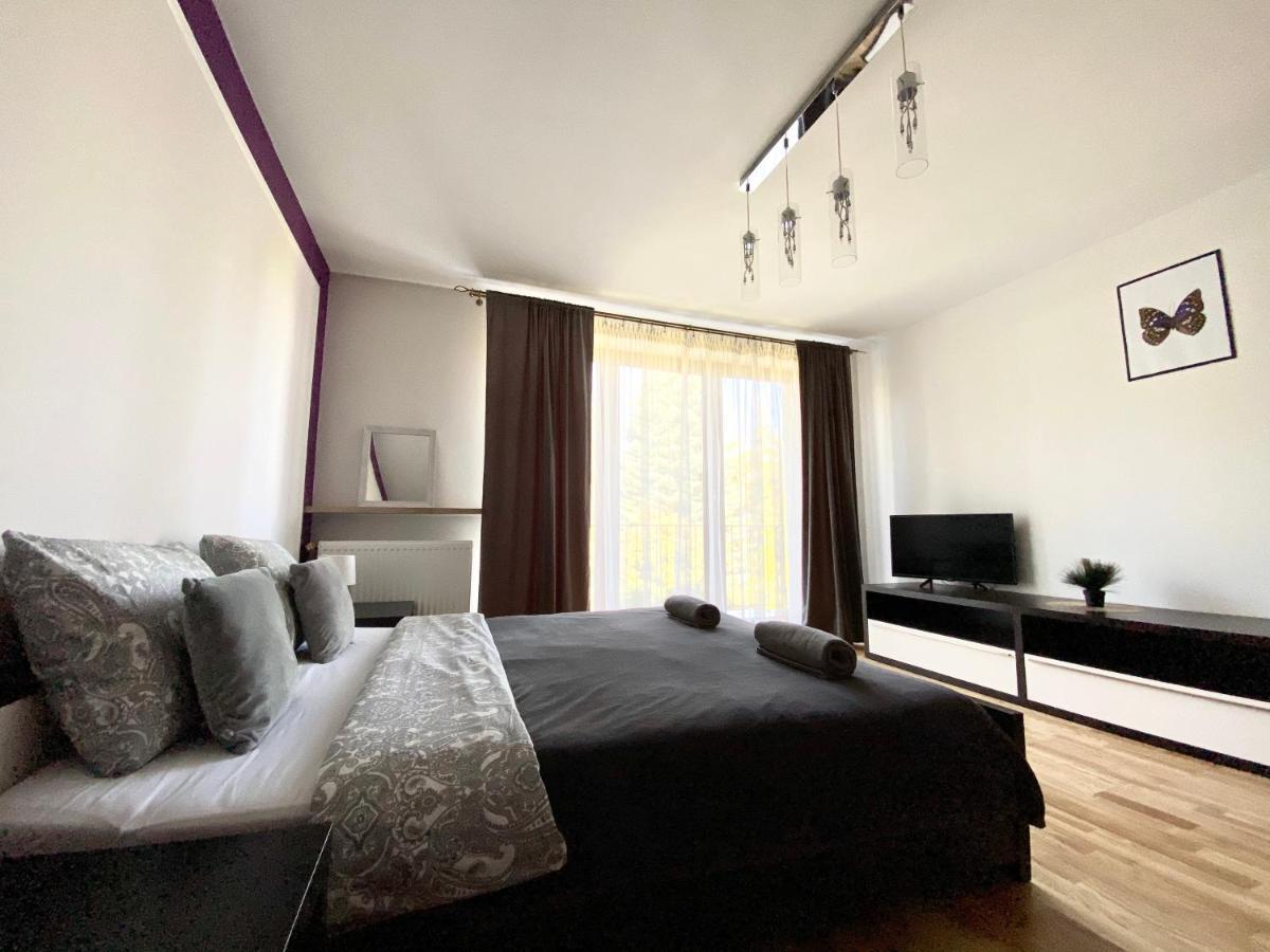 Parysa Hostel *